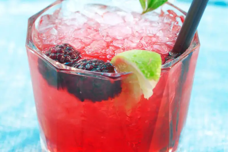 15 Smooth Sake Cocktail Recipes Raspberry Sake Tea