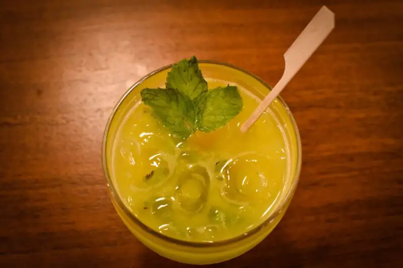 15 Smooth Mango Cocktail Recipes To Try Today Coconut Mango Mojitos