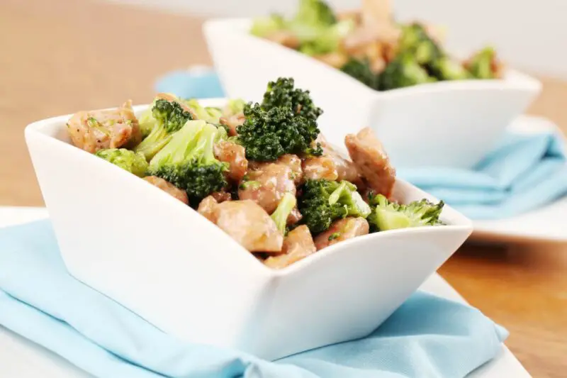15 Juicy Low Sodium Chicken Recipes To Make At Home Chicken Breast & Broccoli Stir Fry